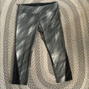 Nike Cropped Leggings